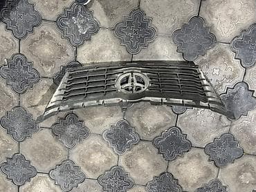 радиятор: Решетка радиатора Toyota Б/у, Оригинал — 2