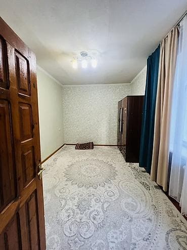 южный микрорайон: 3 комнаты, 70 м² — 4