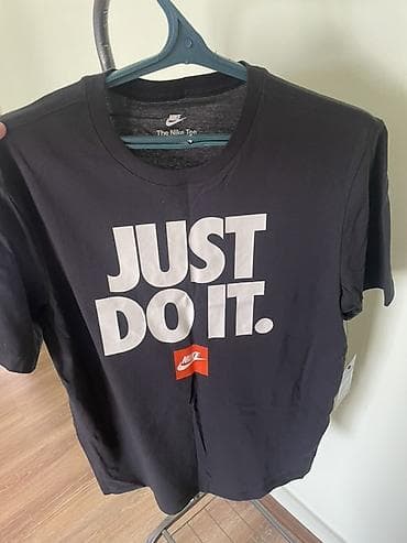 Эркектердин футболкасы, M, Nike, Жаңы, түсү - Кара, Өзү алып кетүү, Акысыз жеткирүү lalafo.kg да Эркектердин футболкасы, M, Nike, Жаңы, түсү - Кара, Өзү алып кетүү, Акысыз жеткирүү