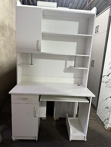 компьютерый стол: Компьютерный стол, С полками — 5