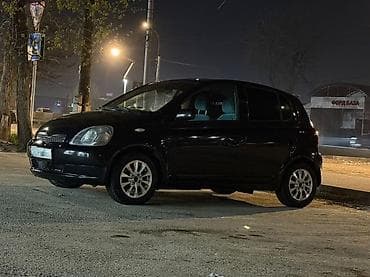 b class: Toyota Yaris: 1999 г., 1 л, Ручные, Бензин, Хэтчбэк — 5