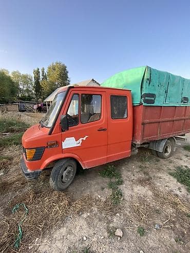 стоимость крана 25 тонн: Грузовой фургон Mercedes-Benz (кабина-два ряда, тентованный борт) - — 3