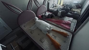 small table: Детская односпальная кровать, Б/у, Для девочки, С матрасом, Самовывоз — 1