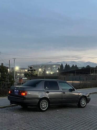 sprinter дельфин: Volkswagen Vento: 1993 г., 1.8 л, Механика, Бензиновая, Седан — 4