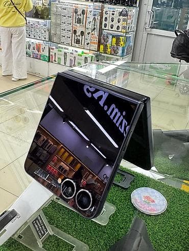 galaxy s 7: Samsung Galaxy Z Flip7, 256 ГБ, цвет - Черный, eSIM — 4