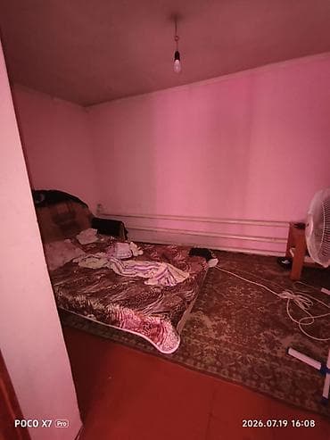 Продажа домов: Просторный жилой дом с несколькими изолированными комнатами. - — 2