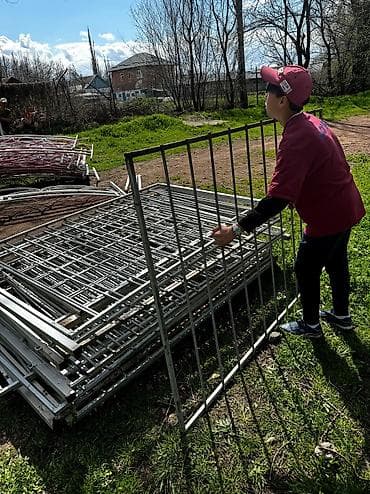 4 pot: Заборы металлические, 2 вида. Есть тяжелый забор с Толстого металла — 4