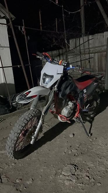 Эндуро/питбайк для бездорожья - Двигатель: одноцилиндровый 4‑тактный