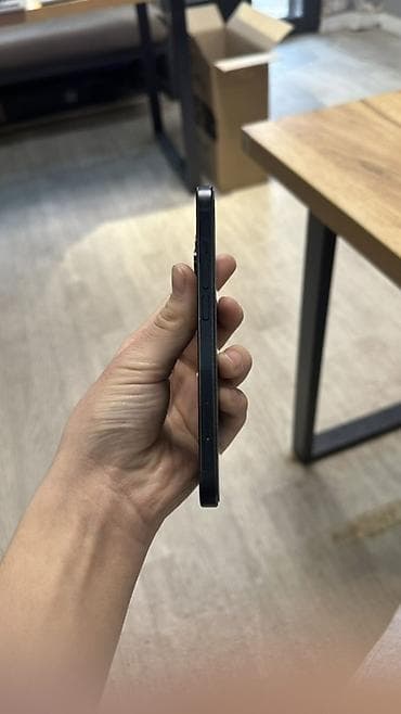 IPhone 15, Midnight, Зарядное устройство