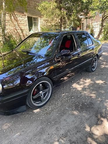 Продажа авто: Volkswagen Vento: 1993 г., 1.8 л, Механика, Газ, Седан — 1