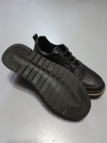 на железных номерах: Мужские туфли, 40, Новый, цвет - Черный, Самовывоз — 3