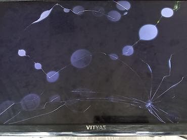 iphone хr: Телевизор VITYAS (жк/LED), диагональ около 24–26". На корпусе сзади — 4