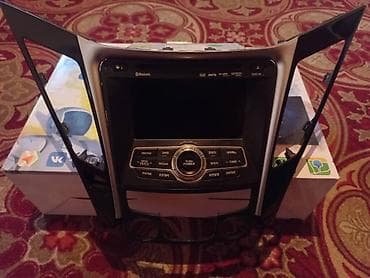 Штатная мультимедийная магнитола с рамкой для автомобиля (форм‑фактор