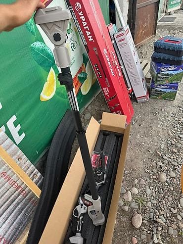 секатор: Аккумуляторный садовый комплект Ураган: высоторез-цепная мини-пила + — 4