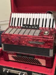 Барабаны: Продаю Германский аккордеон абалы жакшы уйронуго ынгайлуу футляры жок — 4