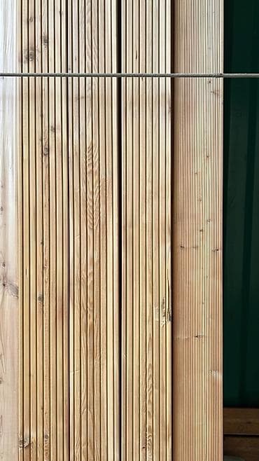 Деревянные террасные доски со светлым натуральным оттенком, идеально — 1