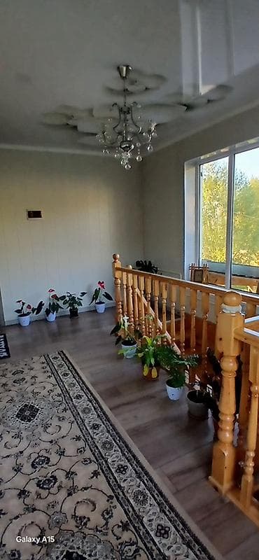 Бизнес үчүн жабдуулар: Агач тепкичи Жеке менчик үй үчүн, Жыгачтын туру: Кызыл карагай, Тепкичтин формасы: Көп марштуу, Стиль: Классикалык — 4