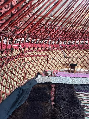 Юрта традиционная (разборная) - Каркас: деревянный, окрашенный в