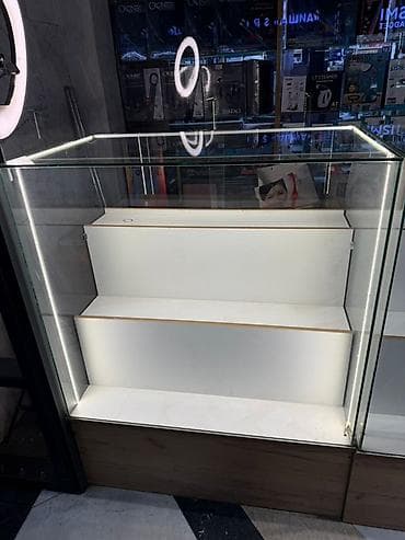 Стеклянная витрина с подсветкой - Конструкция: прозрачные стеклянные — 2