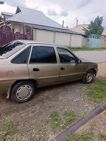 электро тулпар: Daewoo Nexia: 2010 г., 1.5 л, Кол менен иштөөчү, Бензин, Седан — 4