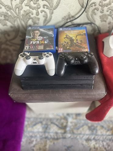 Игровая консоль PlayStation 4 Pro (PS4 Pro) с комплектом аксессуаров и