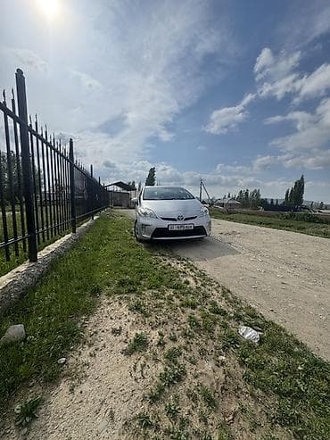 Toyota Prius: 2013 г., 1.8 л, Автомат, Гибрид, Хетчбек — 2
