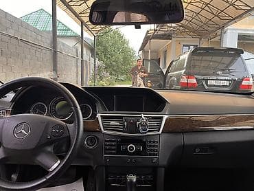 Mercedes-Benz : 2011 г., 2 л, Автомат, Бензин, Седан — 7