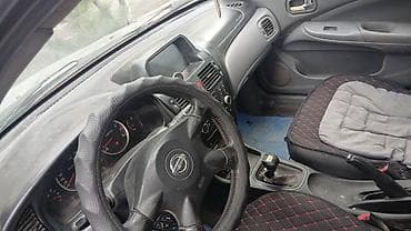 sl 55: Nissan Almera Tino: 2003 г., 1.5 л, Механика, Бензин, Хэтчбэк — 5