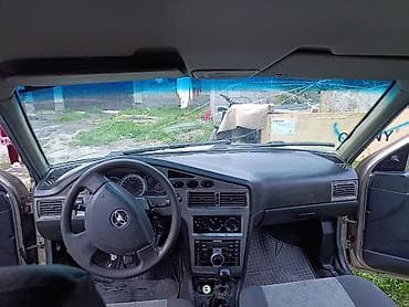 bid e2: Автомобиль седан, левый руль. Цвет кузова — бежево‑золотистый — 6