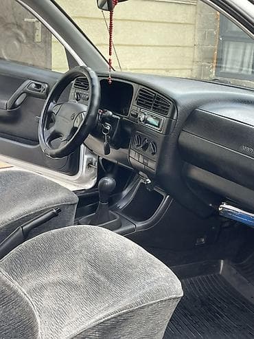 Продажа авто: Volkswagen Golf: 1995 г., Механика, Хэтчбэк — 5