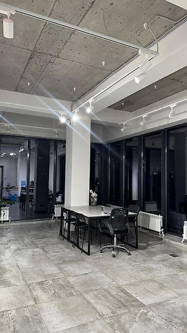 seven: Аренда офисов, 60 м², В бизнес центре, 1 линия, С видом на горы, С отдельным входом — 2