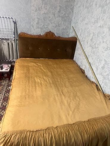 Керебеттер: Двуспальная кровать с высоким изголовьем в классическом стиле. - — 2