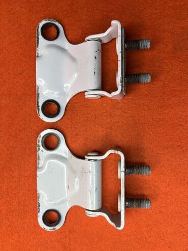 запчасти на тойота секвойя в бишкеке: Петли крышки багажника Toyota, Оригинал — 3