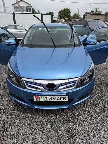 салон кожа: BYD E5: 2020 г., Электромобиль, Седан — 1