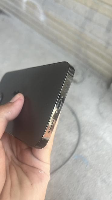 lark m2: IPhone 15 Pro, Black Titanium — 4