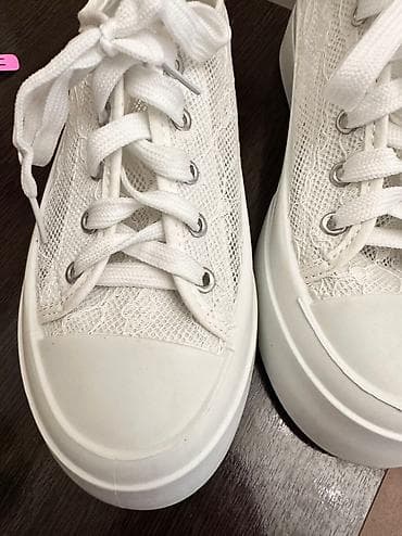 Женская обувь: Продаю новые кеды Размер 39 Отдаю за 950 сом Отлично смотрятся и с — 3