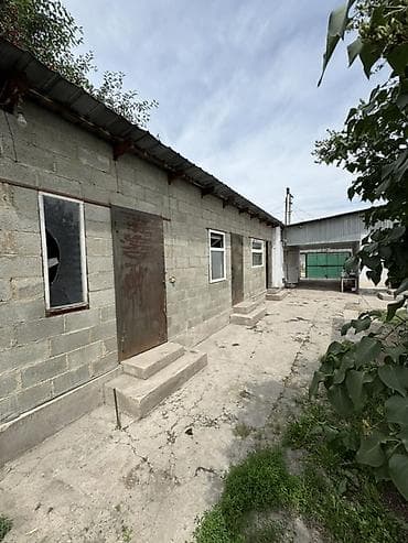 район киркомстром: Продаётся дом, 4,5 сотки. Есть центральная канализация и центральное — 6