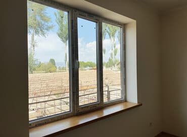 айнек терезелер: Пластиковое окно с двойным остеклением - Трёхстворчатая конструкция — 1