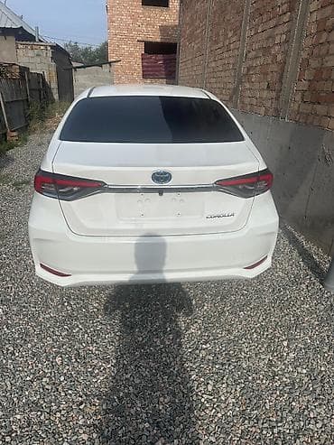 Toyota Corolla: 2021 г., 1.8 л, Вариатор, Гибрид, Седан — 2