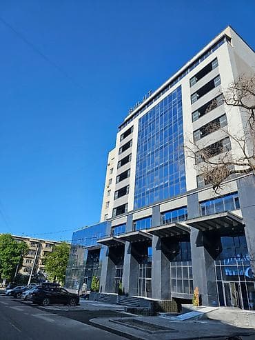 Аренда офисов, 83 м², В бизнес центре, 1 линия