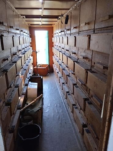 аппарат для корма: Продаю: Пчеловагон ( цех по производству меда) на 72 семьи (полная — 10