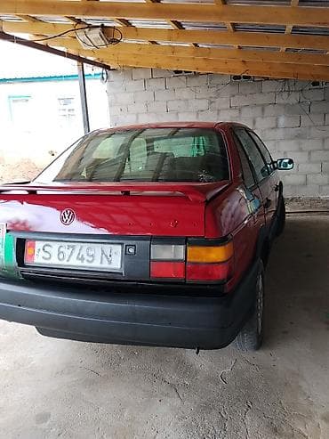 Унаа сатуу: Volkswagen Passat: 1989 г., 2 л, Кол менен иштөөчү, Бензин, Седан — 4