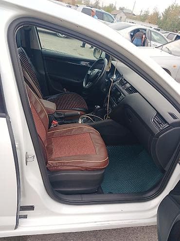 subaru forester 2016: Skoda Octavia: 2016 г., 1.6 л, Автомат, Бензин, Хэтчбэк — 6