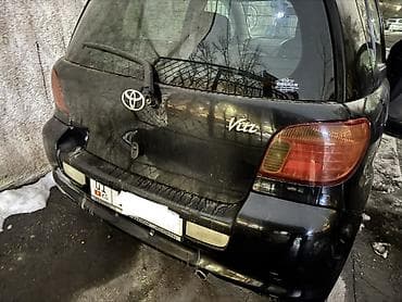 Toyota Vitz: 2003 г., 1.3 л, Вариатор, Бензин, Хэтчбэк