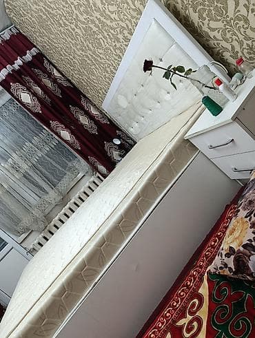 queen: Двуспальная кровать с изголовьем + матрас. С тумбочкой - Размер — 3