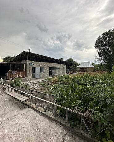 Үйлөр: ✨ Продаётся дом в с. Сокулук ✨ 🏡 Характеристики: • Участок - 7 соток — 5