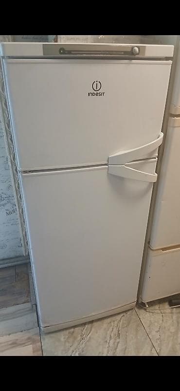 samsung 8s: Холодильник Indesit, классический двухкамерный - Верхняя морозильная — 1