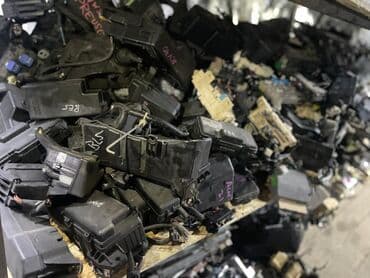 продаю дом: Петли капота Toyota, Б/у, Оригинал — 1