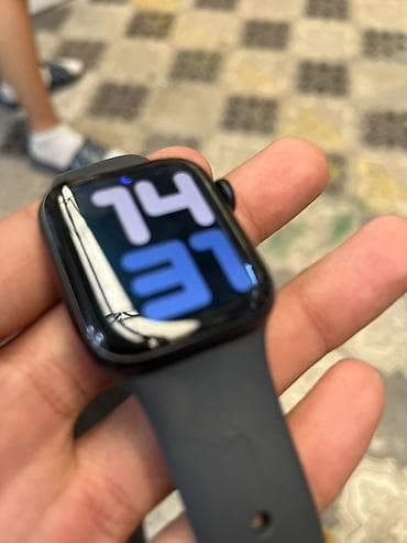 Смарт‑часы в стиле Apple Watch (прямоугольный корпус, сенсорное