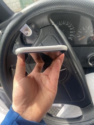 корпус белый: IPhone 11, Б/у, 128 ГБ, Белый, Чехол, 76 % — 3